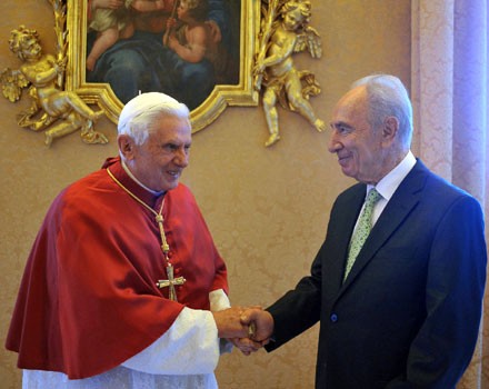 Vatican puppet Simon Peres