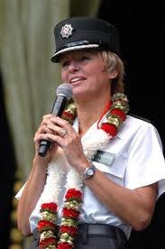 She would look better wearing an Orange Collarette