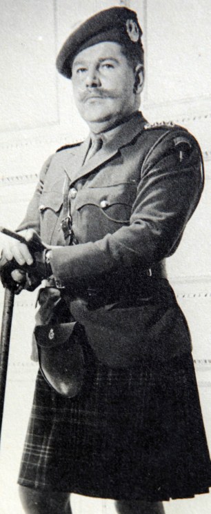 Donald MacLaren . Pix Info : The MacLaren of MacLaren Copyright photo by Les Wilson mobile 07966 155 905 les@leswilson.com 16th Nov  .2011