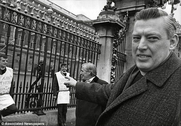 14_Ian_Paisley_Moderator_of_